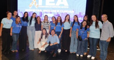 Prefeitura realiza cerimônia de entrega doslocalizadores aos estudantes com TEA