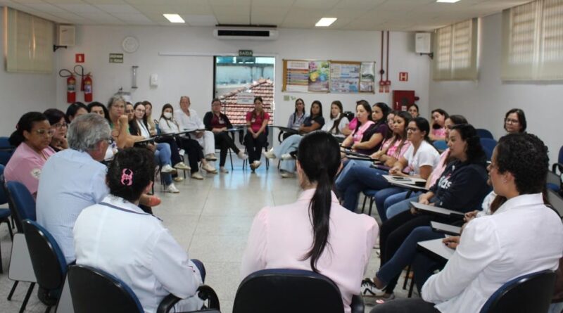 Outubro Rosa promove roda de conversa com médico mastologista da Santa Casa de Marília