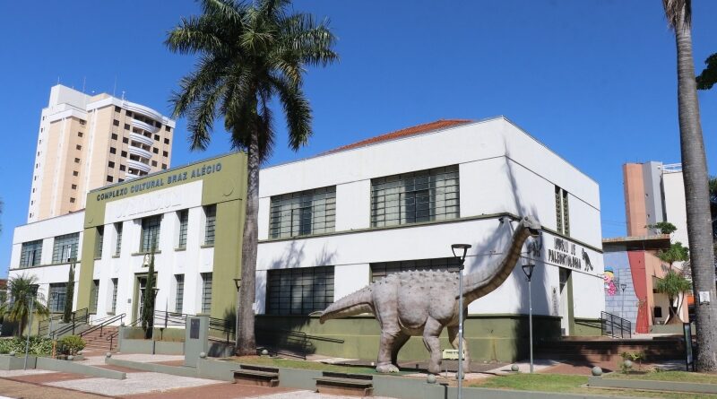 Marília avança na preservação e catalogação do acervo da Galeria Municipal de Artes Plásticas